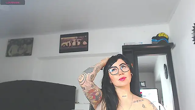 Vicky hotmilf online show from 1, 5, 2026
