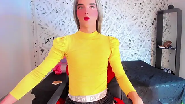 Snapshot of MIA_HOT23CM_S7S chatting on 9, 10, 2025 MIA HOT23CM S7S online show from 9, 10, 2025