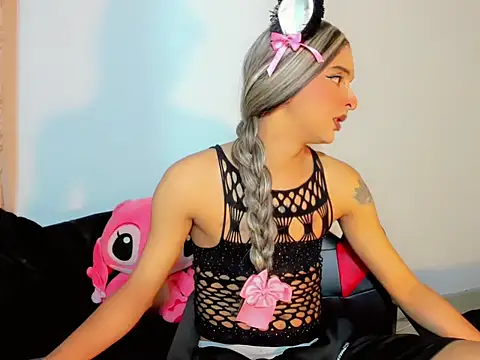 Snapshot of MIA_HOT23CM_S7S chatting on 10, 10, 2025 MIA HOT23CM S7S online show from 10, 10, 2025