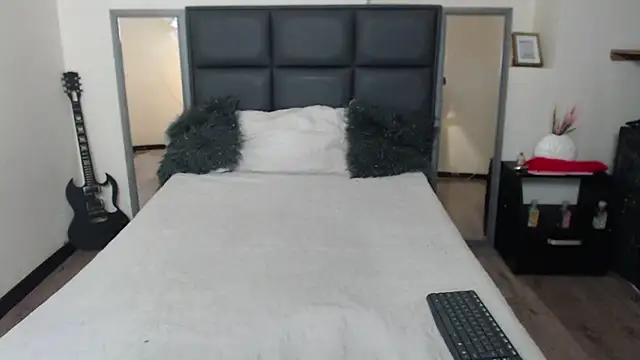 Isabella Diamon online show from 19, 11, 2025