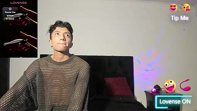 Snapshot of mhatias_ chatting on 25, 10, 2025 mhatias  online show from 25, 10, 2025