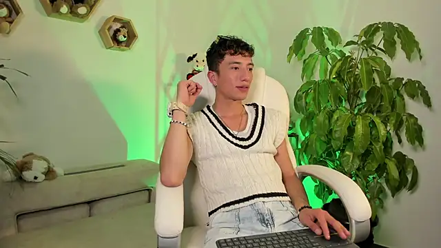 Snapshot of mhatias_ chatting on 13, 7, 2026 mhatias online show from 13, 7, 2026