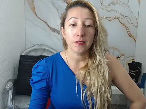 Snapshot of swetchrystal chatting on 21, 9, 2025 swetchrystal online show from 21, 9, 2025