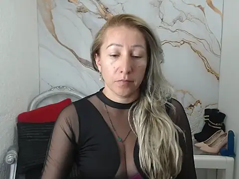 Snapshot of swetchrystal chatting on 26, 9, 2025 swetchrystal online show from 26, 9, 2025