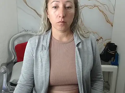 Snapshot of swetchrystal chatting on 29, 9, 2025 swetchrystal online show from 29, 9, 2025