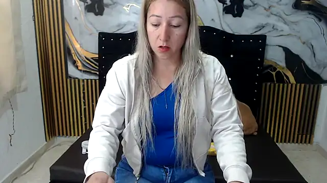 Snapshot of swetchrystal chatting on 14, 10, 2025 swetchrystal online show from 14, 10, 2025
