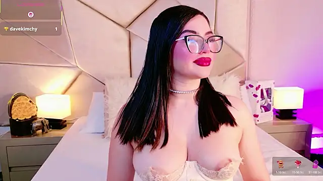 Snapshot of Catalina-Malave chatting on 5, 3, 2026 Catalina-Malave online show from 5, 3, 2026