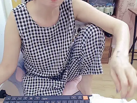 Snapshot of Funnygirl_9x chatting on 21, 5, 2026 Funnygirl 9x online show from 21, 5, 2026