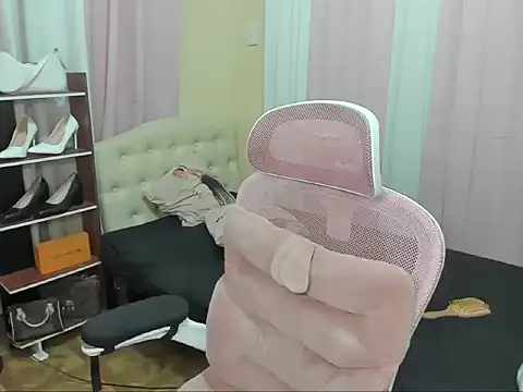 Snapshot of Seductive_Margaux chatting on 12, 9, 2025 Seductive Margaux online show from 12, 9, 2025