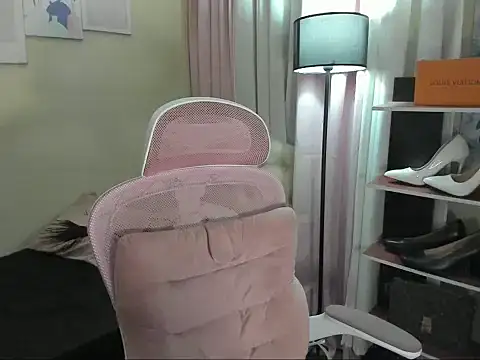 Snapshot of Seductive_Margaux chatting on 2, 10, 2025 Seductive Margaux online show from 2, 10, 2025