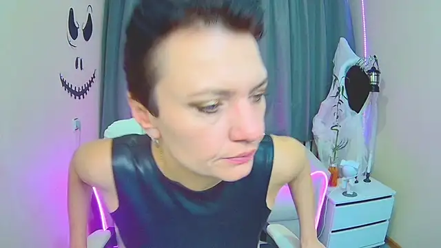 AvaSaturnian online show from 6, 11, 2025