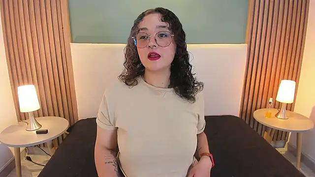 Snapshot of tara_black chatting on 8, 9, 2025 tara black online show from 8, 9, 2025