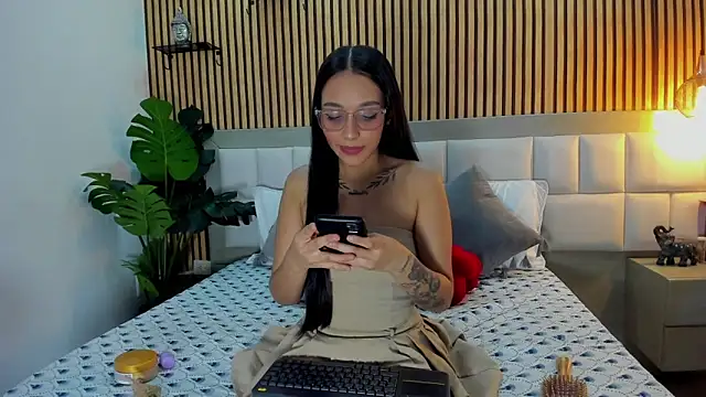 Roseaurora online show from 22, 11, 2025