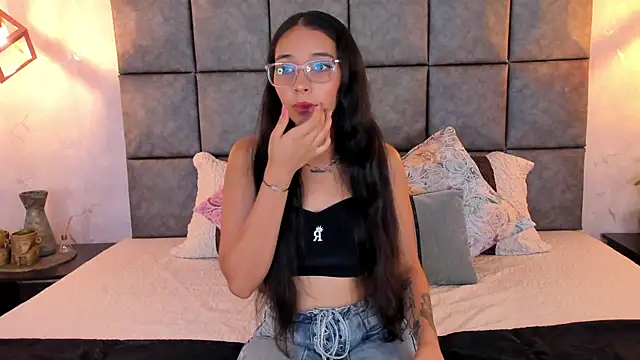 Roseaurora online show from 15, 6, 2026
