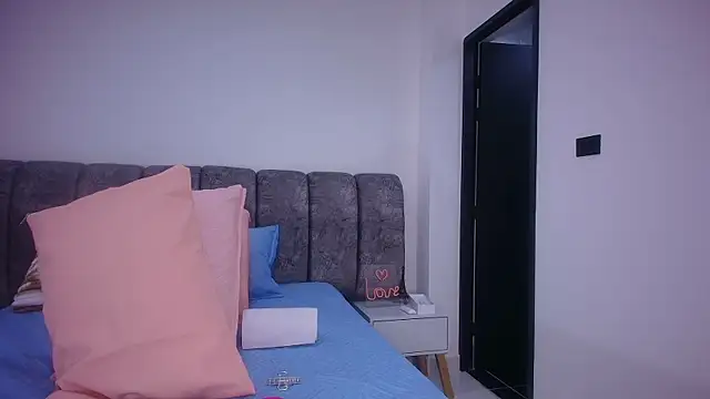 sweegirl69 online show from 6, 11, 2025