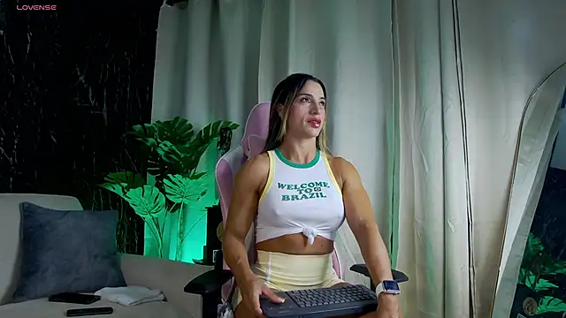 Snapshot of Emily_Foxx01 chatting on 9, 5, 2026 Emily Foxx01 online show from 9, 5, 2026