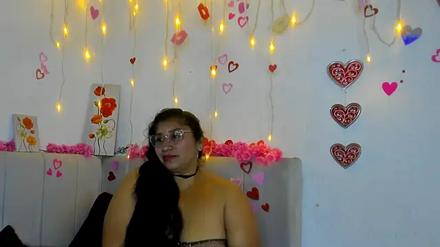 Snapshot of milf_latinn chatting on 2, 10, 2025 milf latinn online show from 2, 10, 2025