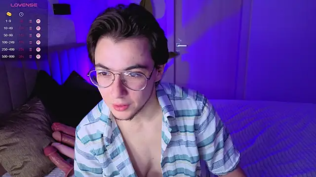 Snapshot of tyler_bergg chatting on 24, 9, 2025 tyler bergg online show from 24, 9, 2025