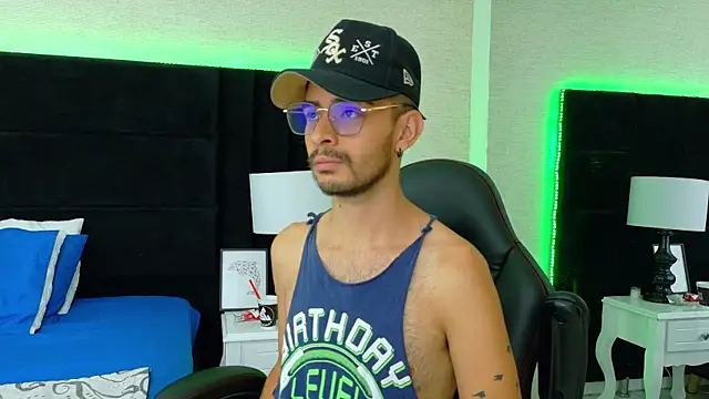 Snapshot of HairyDiamond_ chatting on 19, 9, 2025 HairyDiamond  online show from 19, 9, 2025