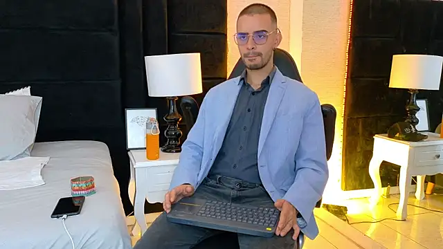 Snapshot of HairyDiamond_ chatting on 21, 9, 2025 HairyDiamond  online show from 21, 9, 2025