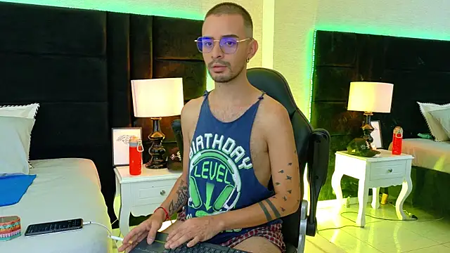 Snapshot of HairyDiamond_ chatting on 22, 9, 2025 HairyDiamond  online show from 22, 9, 2025