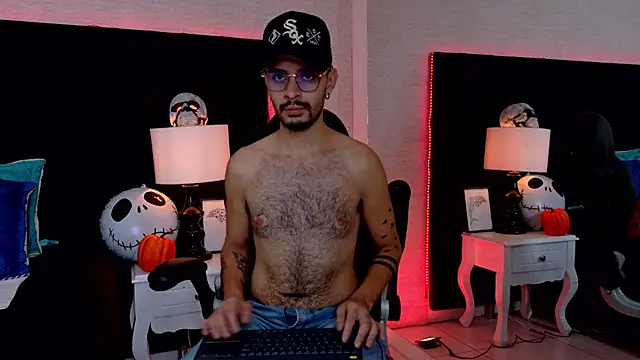 Snapshot of HairyDiamond_ chatting on 17, 10, 2025 HairyDiamond  online show from 17, 10, 2025