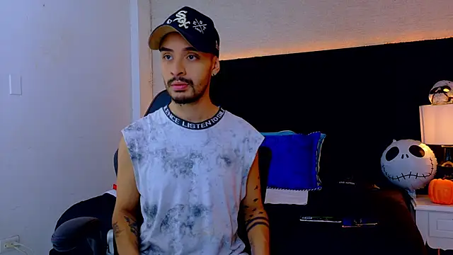 Snapshot of HairyDiamond_ chatting on 18, 10, 2025 HairyDiamond  online show from 18, 10, 2025