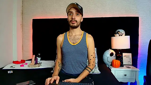 Snapshot of HairyDiamond_ chatting on 21, 10, 2025 HairyDiamond  online show from 21, 10, 2025