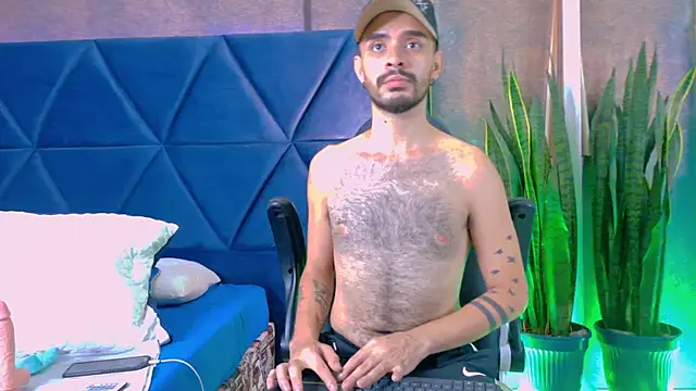 Snapshot of HairyDiamond_ chatting on 25, 10, 2025 HairyDiamond  online show from 25, 10, 2025