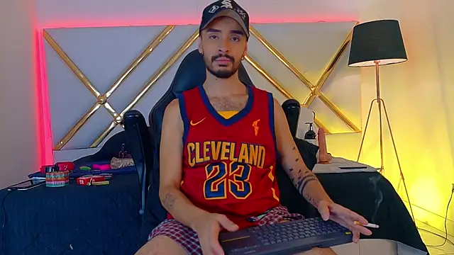 Snapshot of HairyDiamond_ chatting on 27, 10, 2025 HairyDiamond  online show from 27, 10, 2025