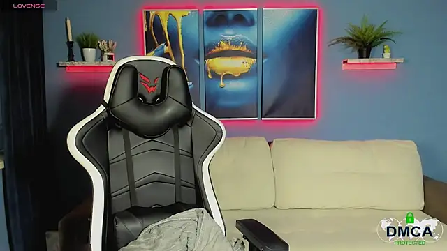 Roxy foxi online show from 8, 11, 2025