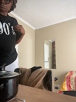 Snapshot of Moonzy77 chatting on 20, 9, 2025 Moonzy77 online show from 20, 9, 2025