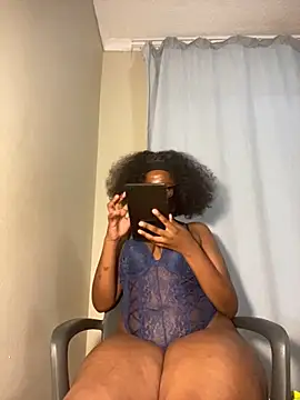 Snapshot of Moonzy77 chatting on 30, 9, 2025 Moonzy77 online show from 30, 9, 2025