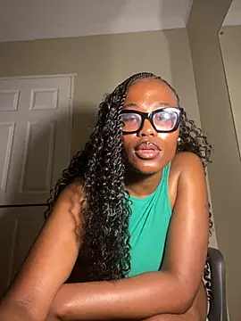 Snapshot of Moonzy77 chatting on 2, 10, 2025 Moonzy77 online show from 2, 10, 2025