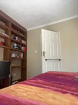 Snapshot of Moonzy77 chatting on 3, 10, 2025 Moonzy77 online show from 3, 10, 2025