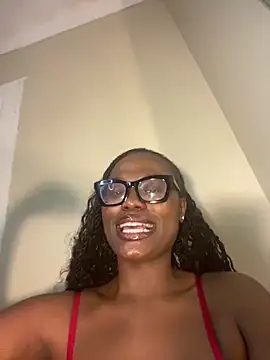 Snapshot of Moonzy77 chatting on 18, 10, 2025 Moonzy77 online show from 18, 10, 2025