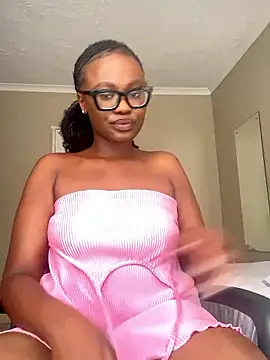 Snapshot of Moonzy77 chatting on 18, 10, 2025 Moonzy77 online show from 18, 10, 2025