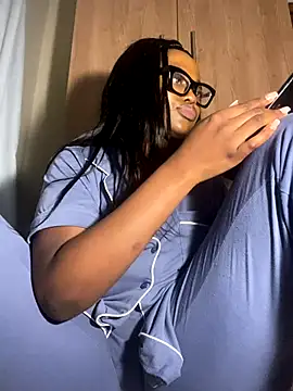 Snapshot of Moonzy77 chatting on 24, 10, 2025 Moonzy77 online show from 24, 10, 2025