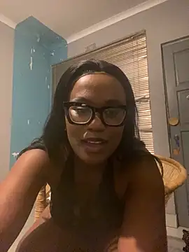 Snapshot of Moonzy77 chatting on 29, 10, 2025 Moonzy77 online show from 29, 10, 2025