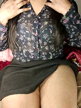 Riya Malik online show from 4, 3, 2026