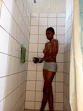 Snapshot of SweetSlenderChoc chatting on 7, 4, 2026 SweetSlenderChoc online show from 7, 4, 2026