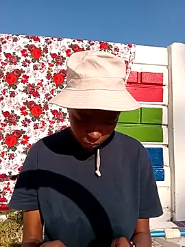 Snapshot of SweetSlenderChoc chatting on 10, 4, 2026 SweetSlenderChoc online show from 10, 4, 2026