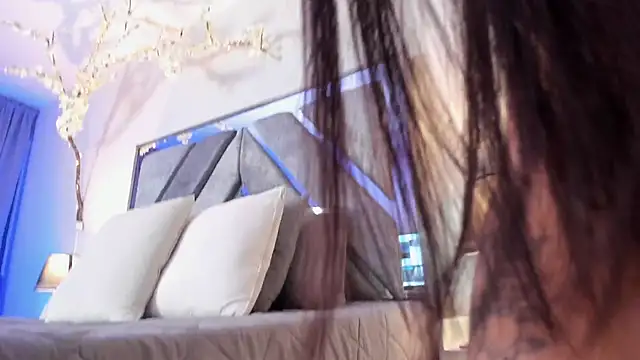 jasmincollin  online show from 7, 10, 2025