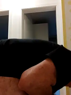 Snapshot of Oldmenhot66 chatting on 17, 10, 2025 Oldmenhot66 online show from 17, 10, 2025