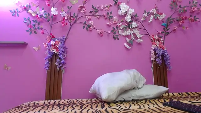 Snapshot of skinnysofia18 chatting on 11, 2, 2026 skinnysofia18 online show from 11, 2, 2026