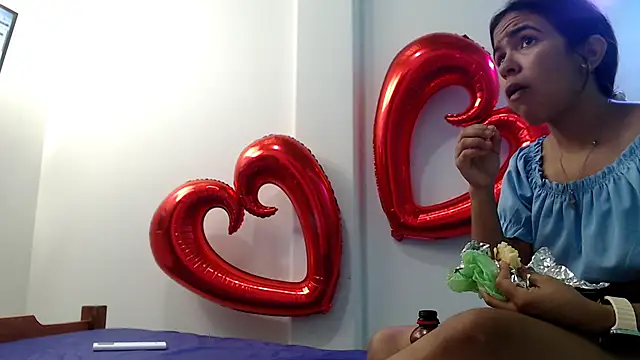 Snapshot of skinnysofia18 chatting on 16, 2, 2026 skinnysofia18 online show from 16, 2, 2026