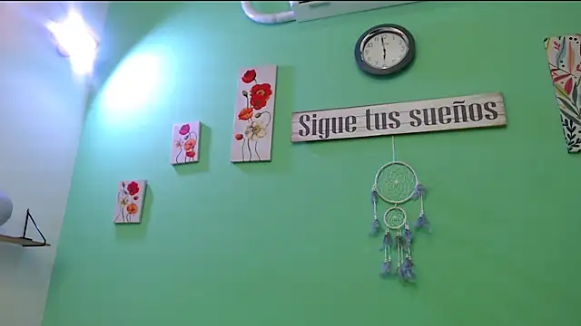 Snapshot of skinnysofia18 chatting on 19, 2, 2026 skinnysofia18 online show from 19, 2, 2026