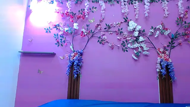 Snapshot of skinnysofia18 chatting on 17, 3, 2026 skinnysofia18 online show from 17, 3, 2026