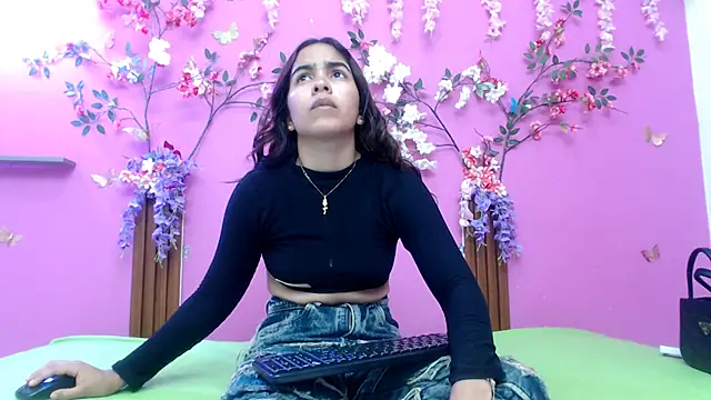 skinnysofia18 online show from 5, 5, 2026