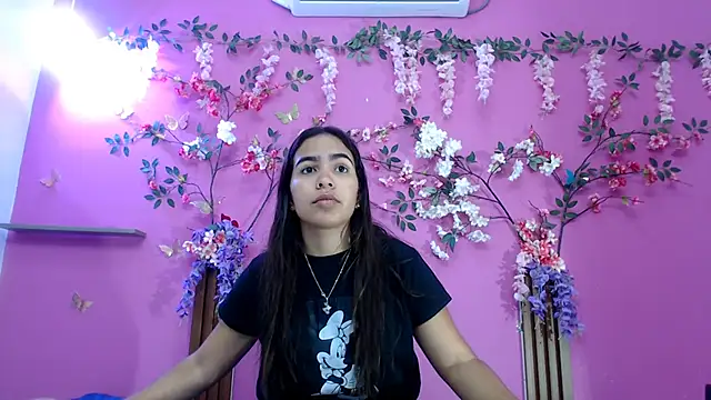 skinnysofia18 online show from 15, 5, 2026